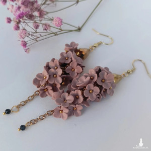 Kwiatowe długie kolczyki brudny róż z czarnym turmalinem