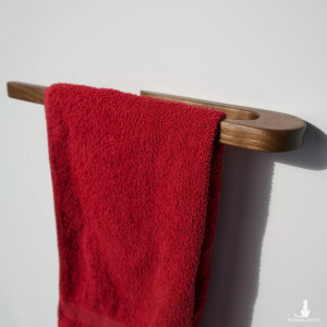 Minimalistyczny orzechowy  wieszak na ręcznik