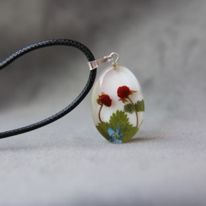 Naszyjnik z poziomkami