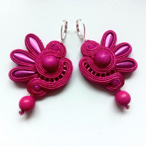 Amaranth kolczyki sutasz