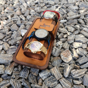 Drewniany stojak na zegarek , stojak na zegarek , organizer na biżuterię