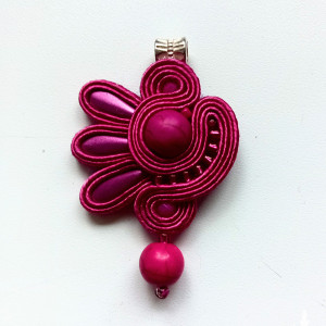 Amaranth wisiorek sutasz