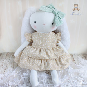 Króliczek Nela przytulanka w sukieneczce beżowej w kwiatuszki