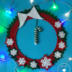 Szydełkowy wianek bożonarodzeniowy