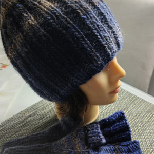 Czapka damska ręcznie zrobiona w komplecie z mitenkami