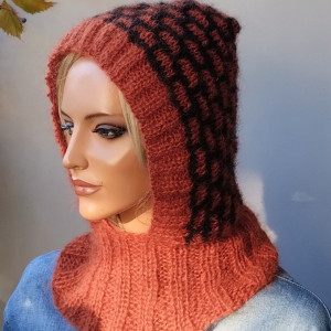 Golf z kapturem z rudym