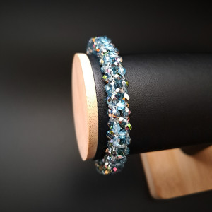 Niebieska bransoletka z kryształków