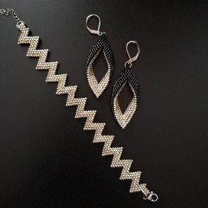 Zestaw czarnej biżuterii z koralików - bransoletka i dwustronna bransoletka