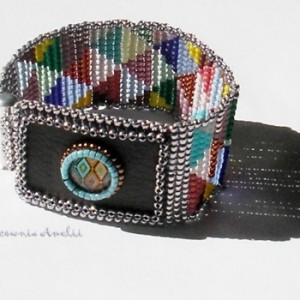 geometryczna ze szklanym kaboszonem