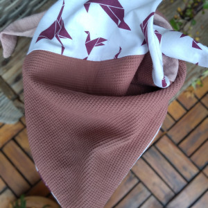 Trójkątna chustka dla dziecka