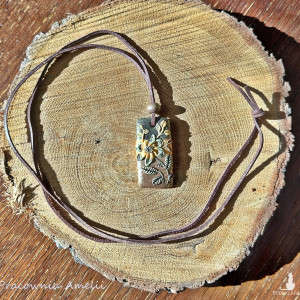 polymer clay wisior kwiat czekoladowo-karmelowy