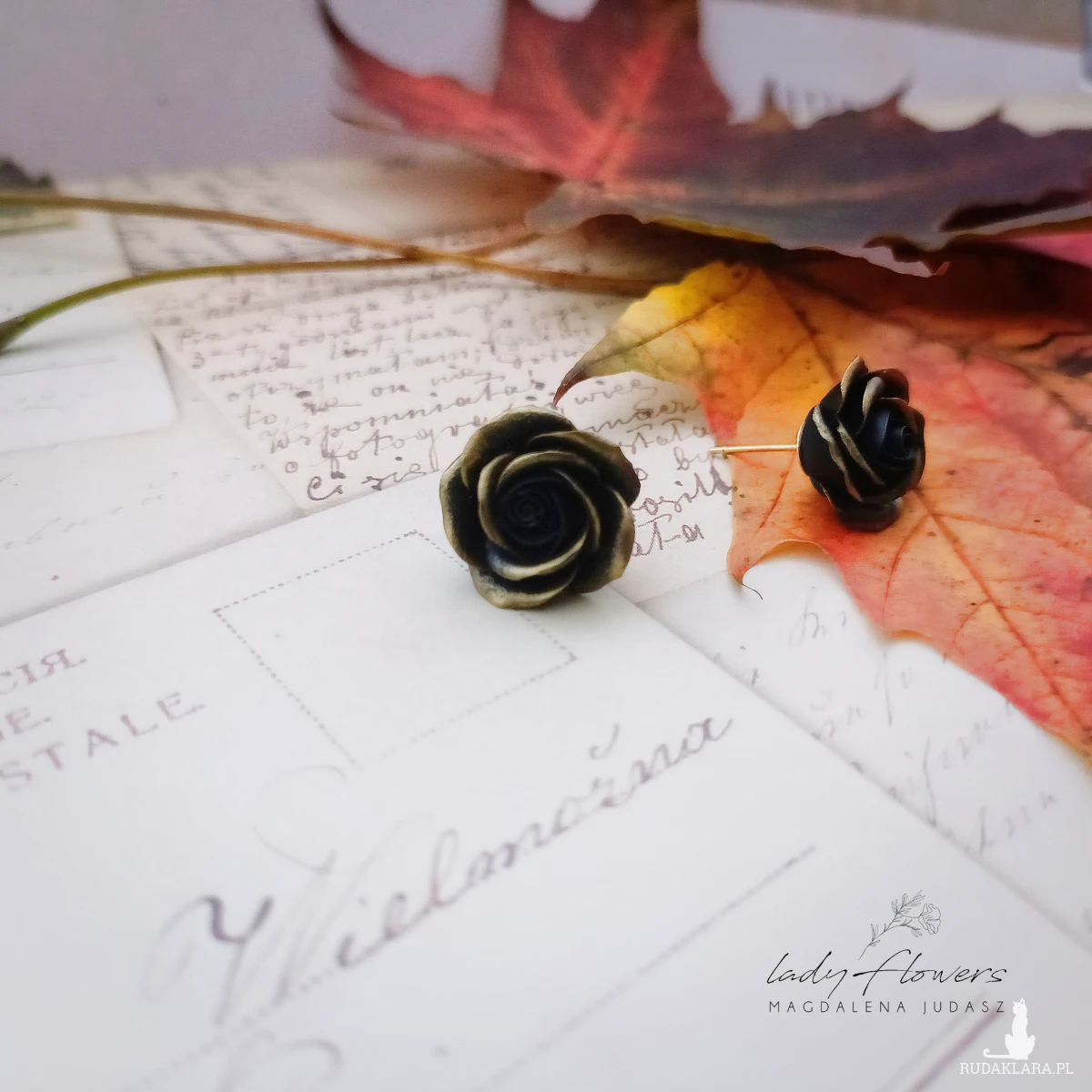 Kolczyki z czarnymi różyczkami