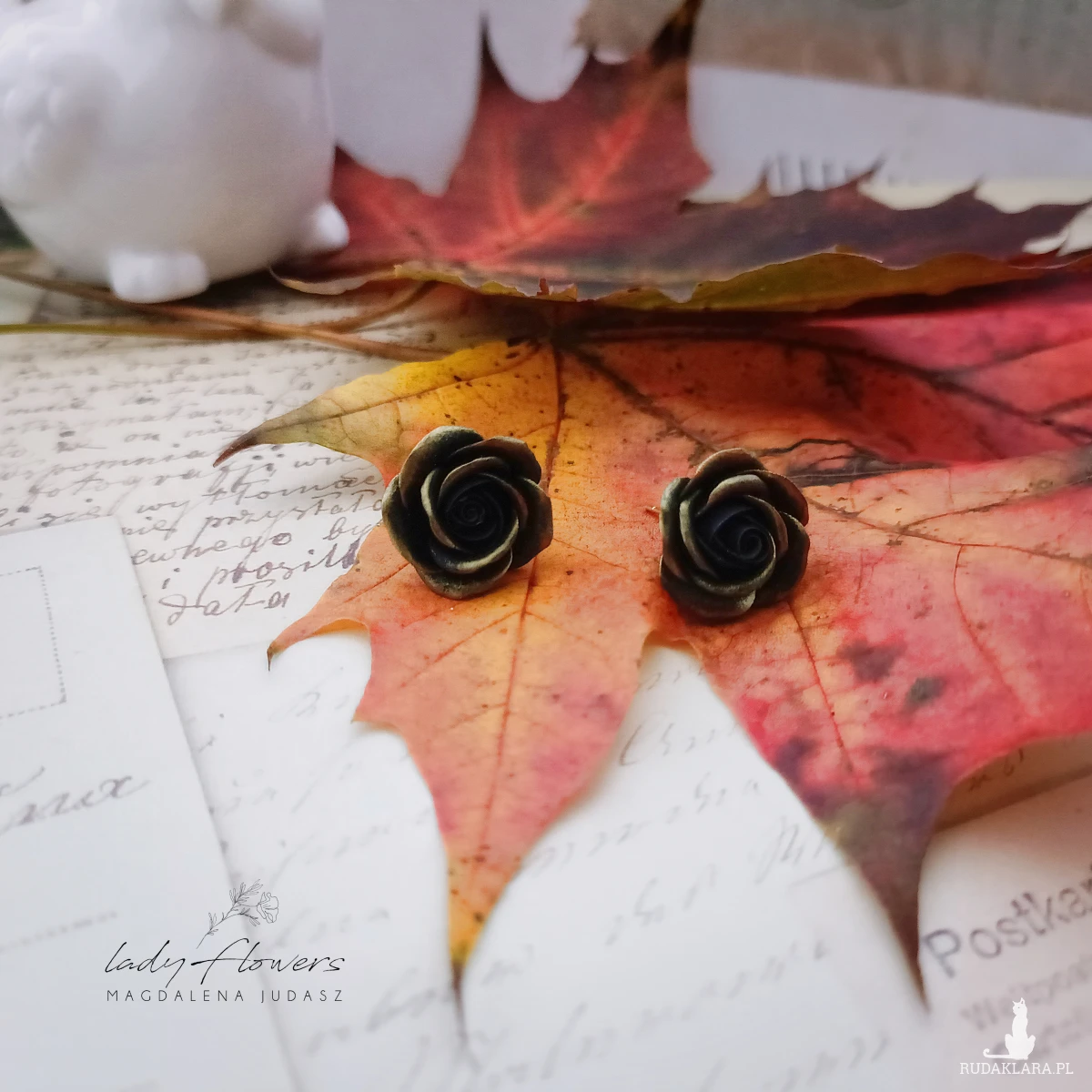 Kolczyki z czarnymi różyczkami