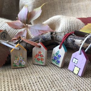 Brelok , zawieszki drewniane 4 szt .