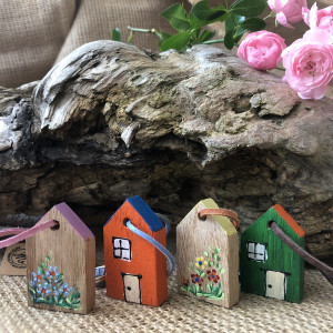 Brelok , zawieszki drewniane 4 szt .