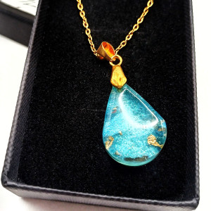 Wisiorek z Błękitnej Żywicy