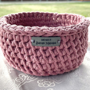 Mały różowy koszyk