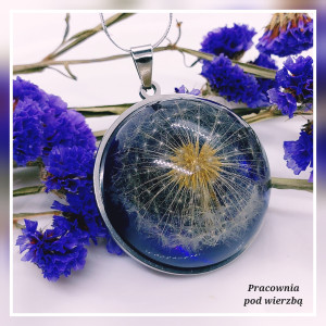 Duży naszyjnik złoty medalion dmuchawiec ciemny fiolet stal żywa wyjątkowy