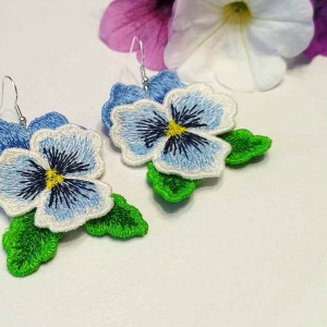 Haftowane kolczyki bratki niebieskie
