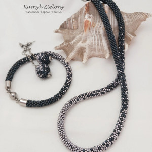 Komplet biżuterii szaro-srebrny - wykończenia ze stali chirurgicznej