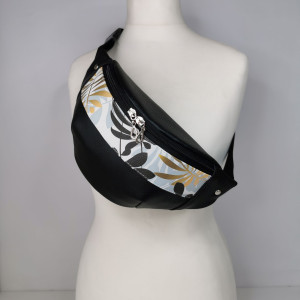 Nerka saszetka ekoskóra w rozmiarze L - czarna 3