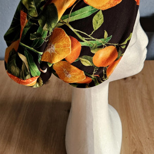 Czapka w akwarelowy motyw pomarańczy z ociepleniem