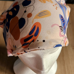 Czapka w abstrakcyjny motyw  bardzo milutka z ociepleniem