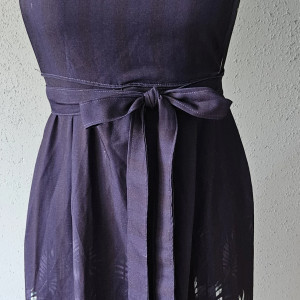 Fartuch, fartuszek sukienkowy, wyglądający jak sukienka we wzorze liście