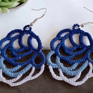 Wiszące kolczyki w odcieniach niebieskiego