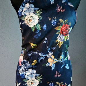 Fartuch, fartuszek klasyczny w dwóch wzorach kwiatowy malowane i abstrakcja