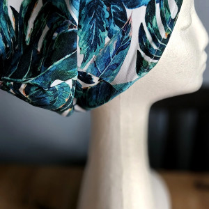 Czapka  w tropikalne liście malowane akwarelą