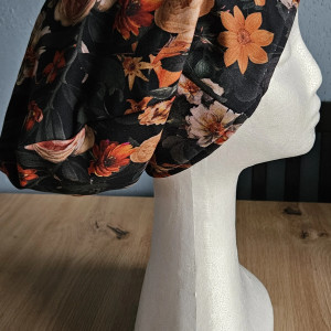 Czapka w akwarelowy motyw holenderskich kwiatów z ociepleniem