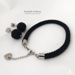 Bransoletka i kolczyki z serduszkami - wykończenia ze stali chirurgicznej