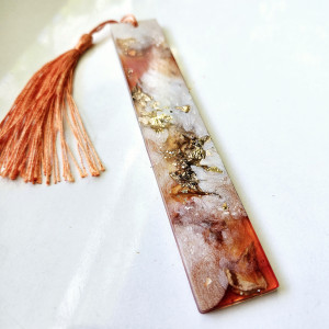 Zakładka z żywicy epoksydowej z płatkami róż  i złotem S09