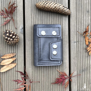 Szary portfel skórzany ręcznie uszyty na bilon  i karty.