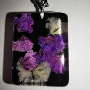 Naszyjnik kolorowa gipsówka, kolorowy wisiorek z kwiatem