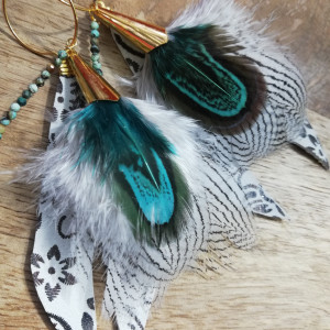 Kolczyki z włoskiej skóry piór i stali chirurgicznej boho