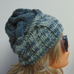 Gruba czapka w szarościach