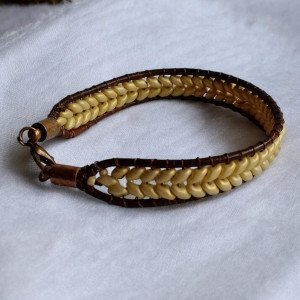Bransoletka na brązowym rzemyku