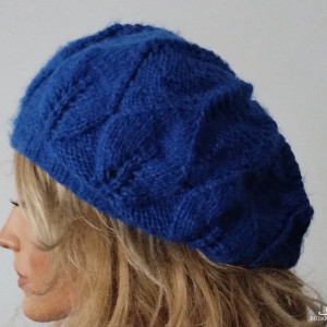 Beret w kolorze chabrowym