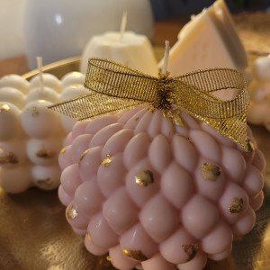 Świeca sojowa-różowa bombka bubble