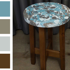 Ręcznie wykonany taboret z litego drewna sosnowego