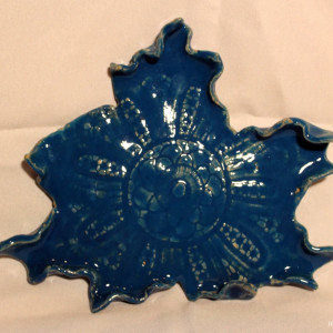 Duży niebieski Liśc klonu z koronką