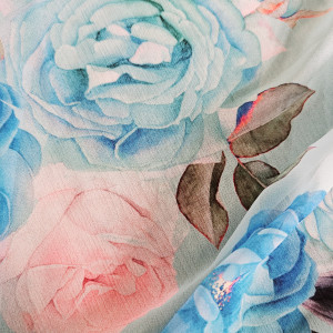 Apaszka szyfonowa w piękne akwarelowe kwiaty