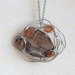 Zawieszka, wisior z bursztynem