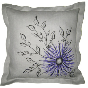 Ręcznie malowana poszewka z szarego lnu.