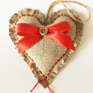 Ozdobne serduszko lniane - zawieszka