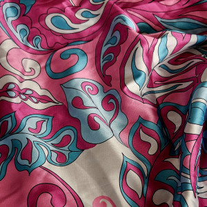 Apaszka satynowa w paisley ogórki ornamentowy wzór