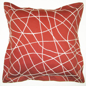 Ruda poszewka zdobiona lnianym sznurkiem