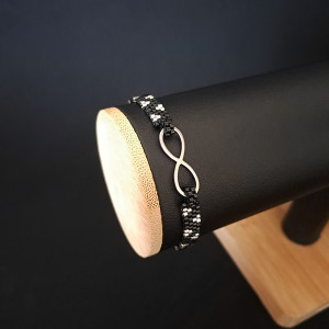 Bransoletka z symbolem nieskończoności